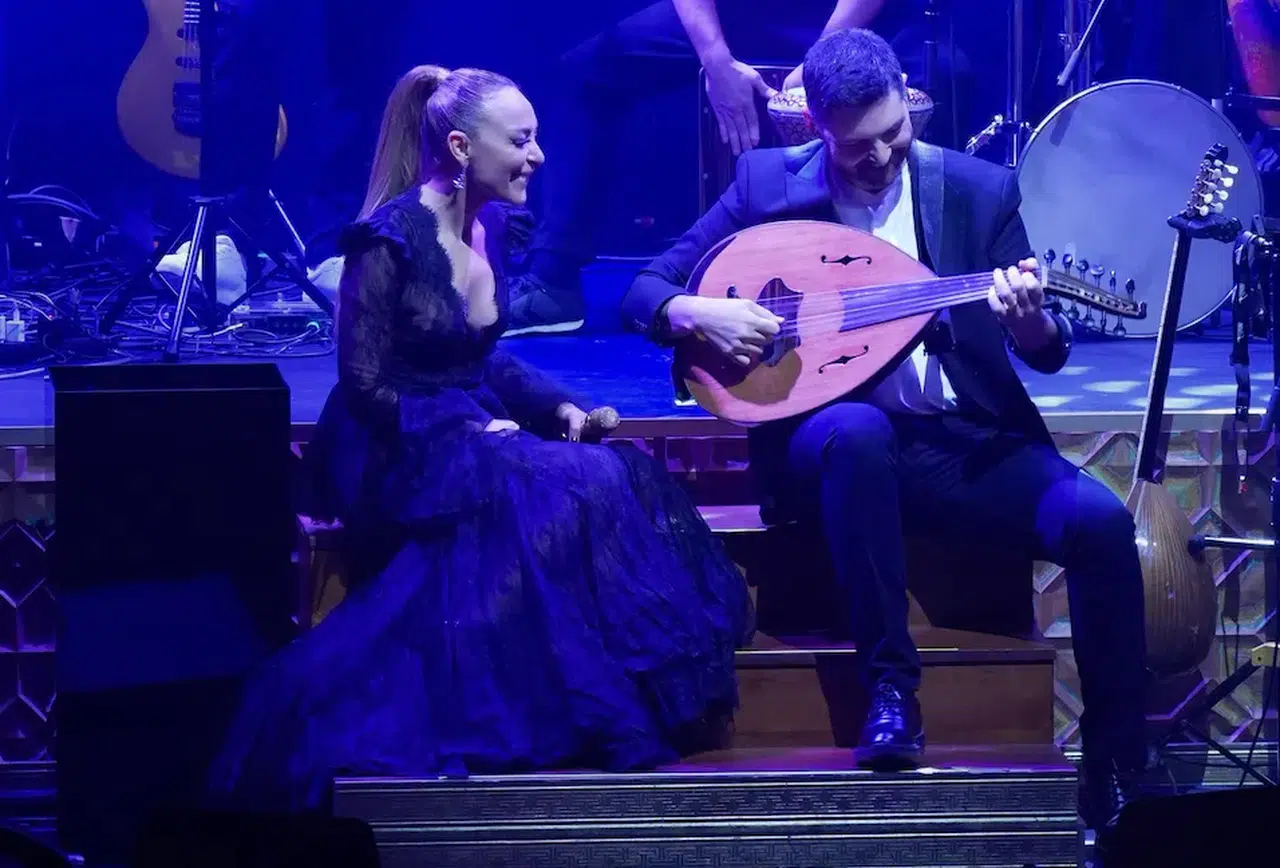 Ziynet Sali’den Muazzez Abacı’ya yürek dağlayan veda! 'Vurgun' salonda gözyaşı seline dönüştü