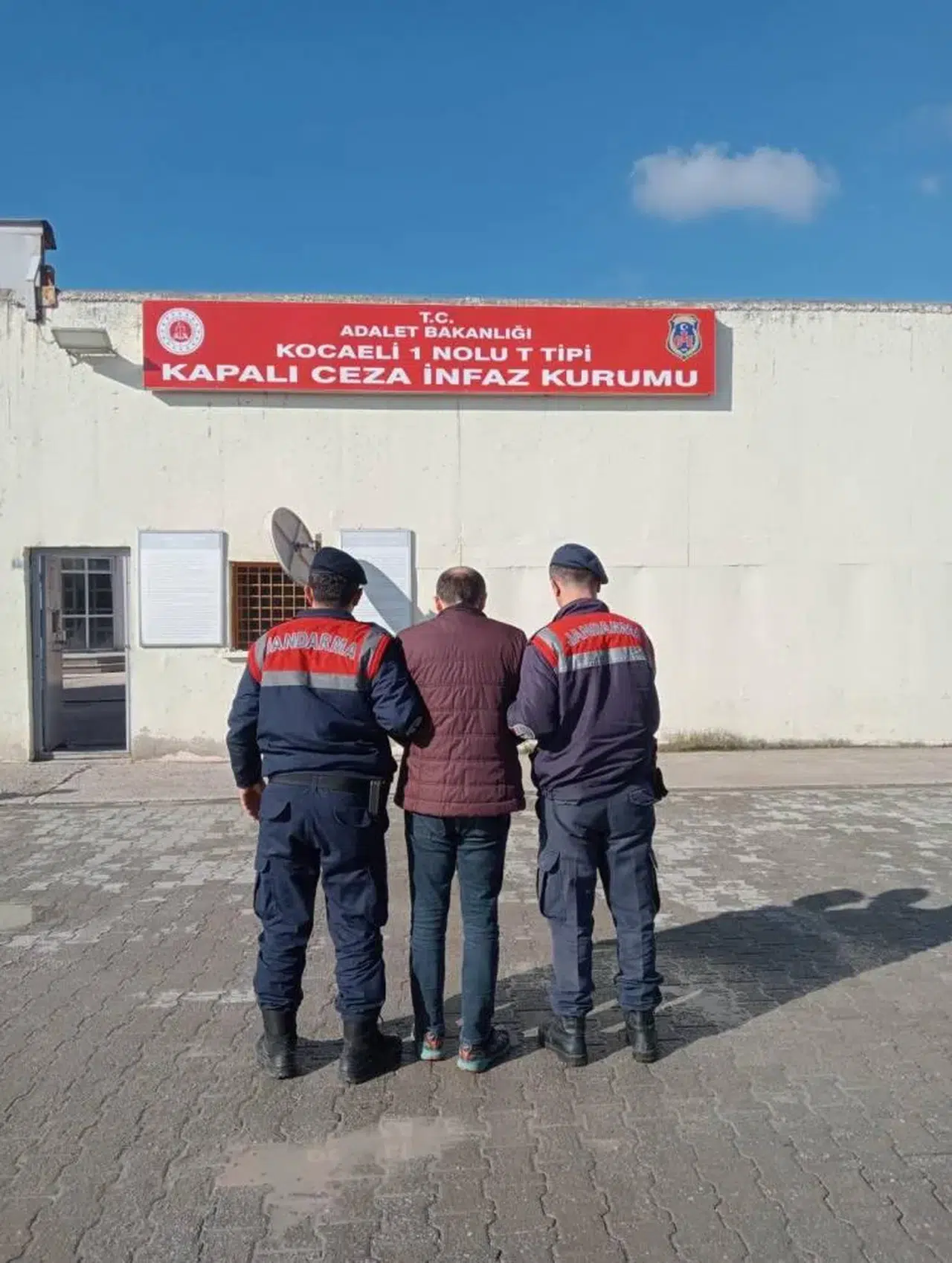 Jandarma izini sürdü, FETÖ firarisi kıskıvrak yakalandı!