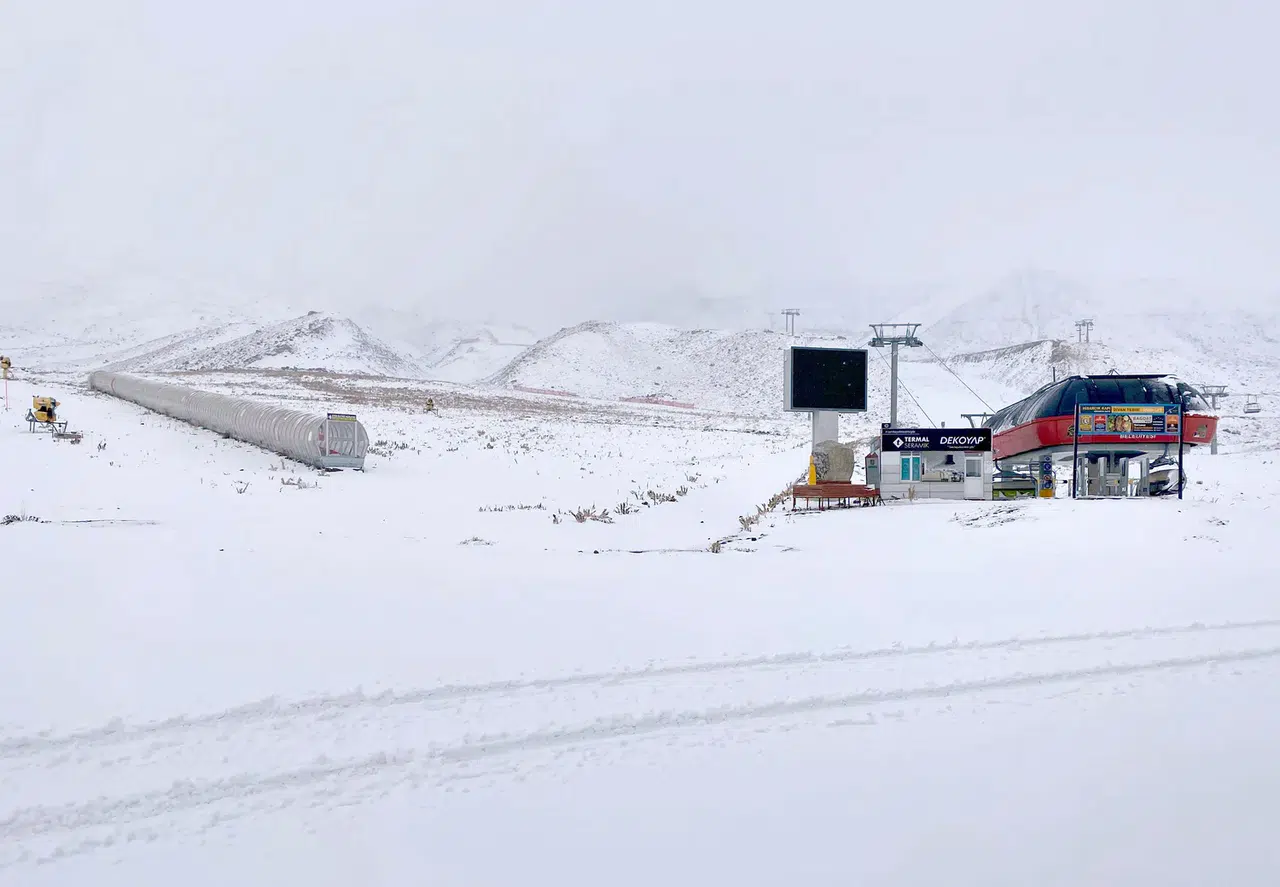 Zirvede bembeyaz sabah...Erciyes’te kar etkili oldu!