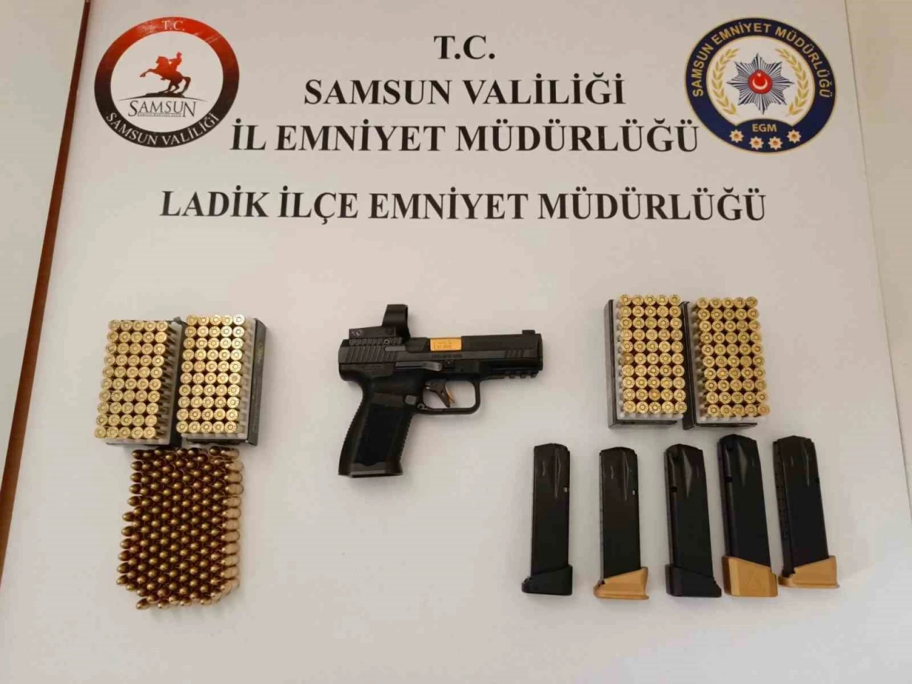 Silah sesleri Samsun'u ayağa kaldırdı! Aracından şarjör şarjör fişek çıktı!