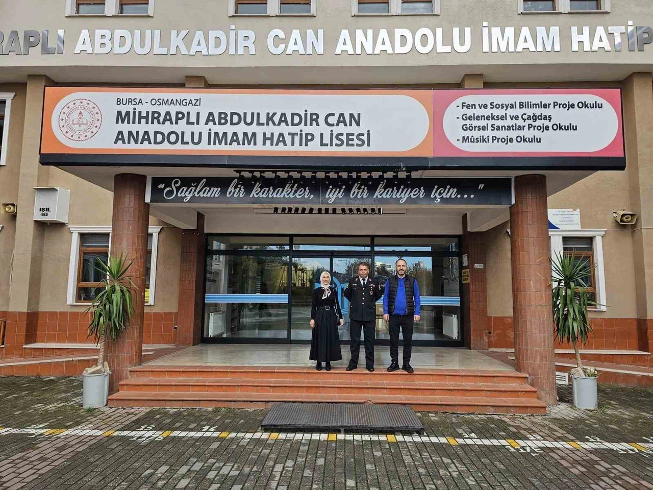 Bursa jandarmasından şehit kızına anlamlı 24 Kasım ziyareti