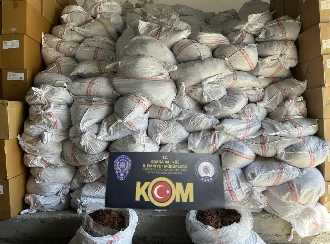Dev kaçak tütün operasyonu...Kıskıvrak yakalandılar!