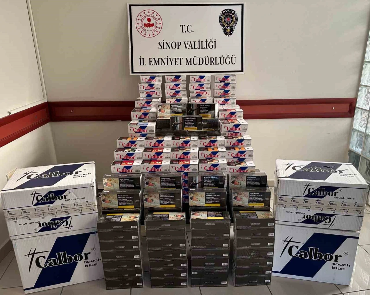 Binlerce makaron, gramlarca zehir! Kaçakçılık ağı deşifre edildi