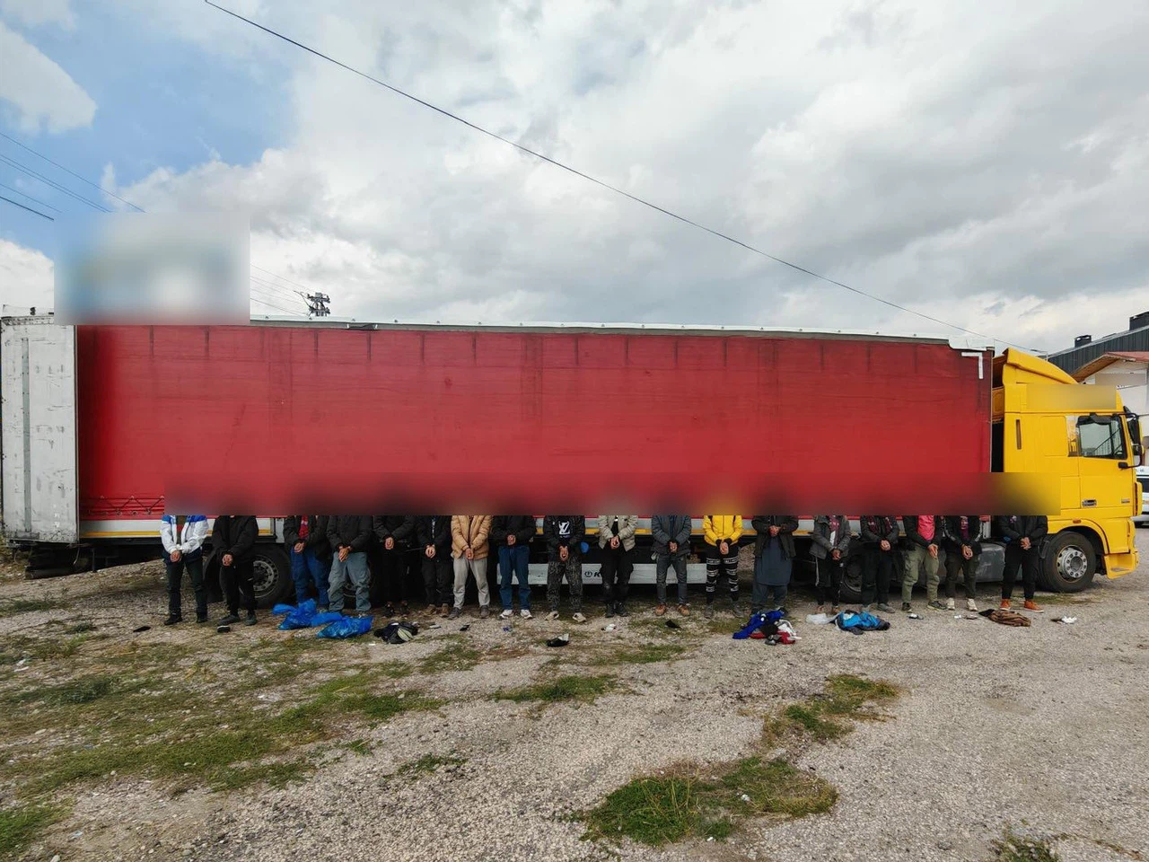 Durdurulan tırın dorsesinden çıkan manzara polis ekiplerini bile şaşkına çevirdi!