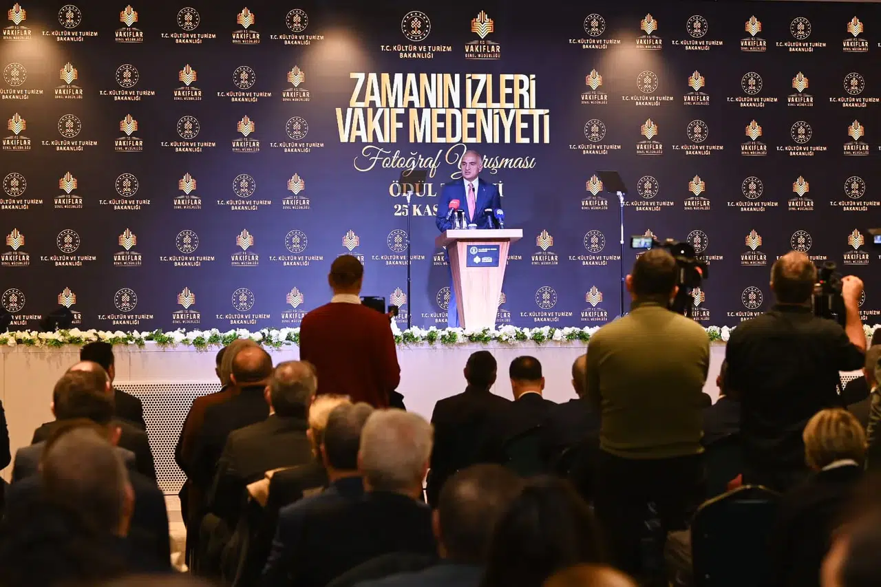 Bakan Ersoy: Ayasofya’nın tarihi dokusu bilimle korunuyor