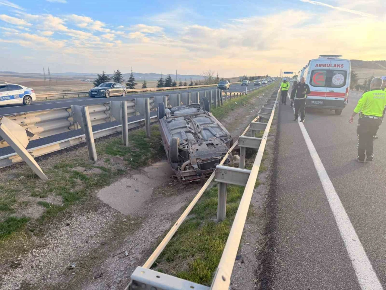 Ankara yolunda feci kaza! Takla atan araçta can pazarı yaşandı...