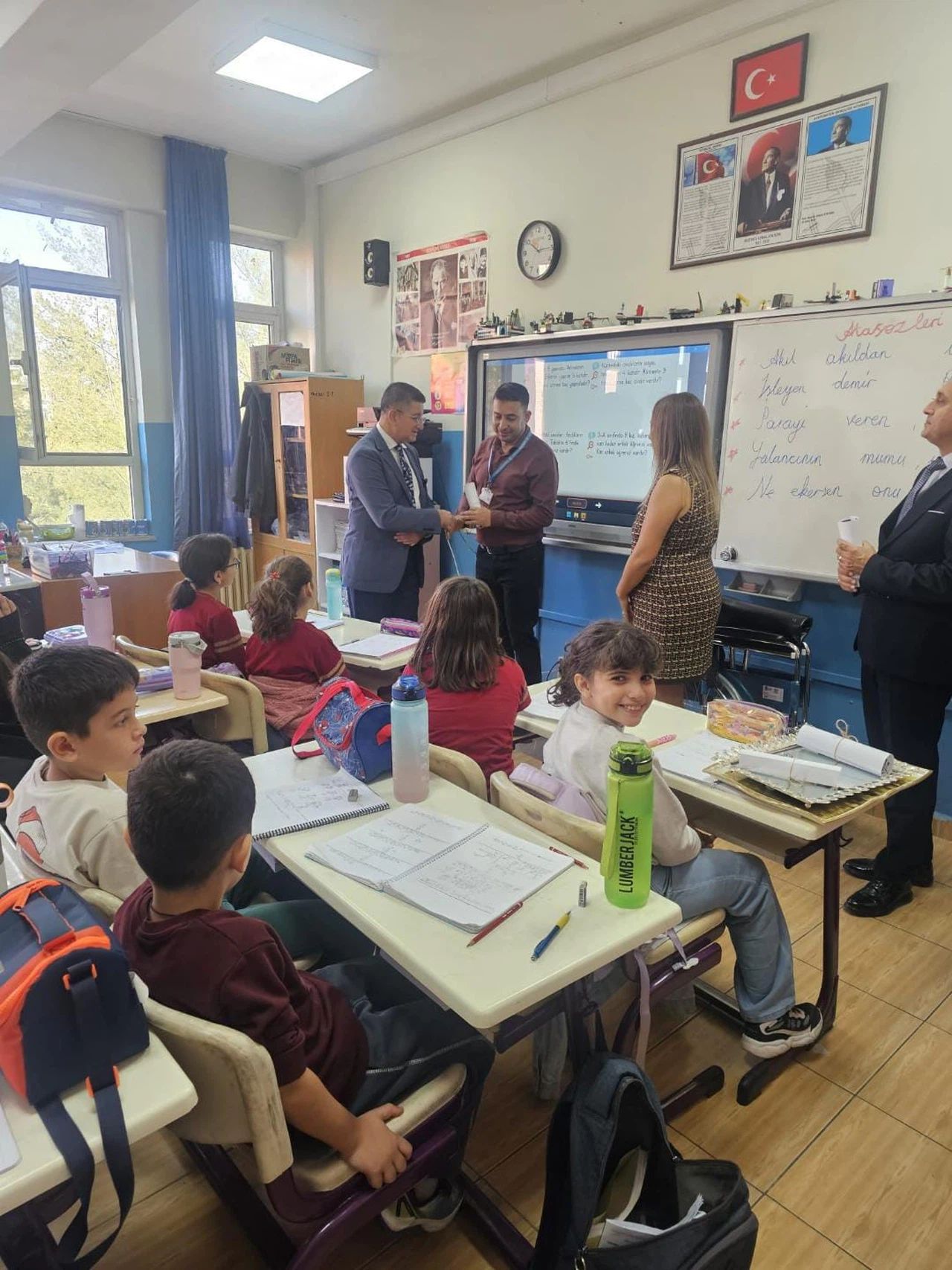 Kalpleri titreten vefa...Velilerin öğretmenlerine yaptığı dokunuş yüreklere işledi!