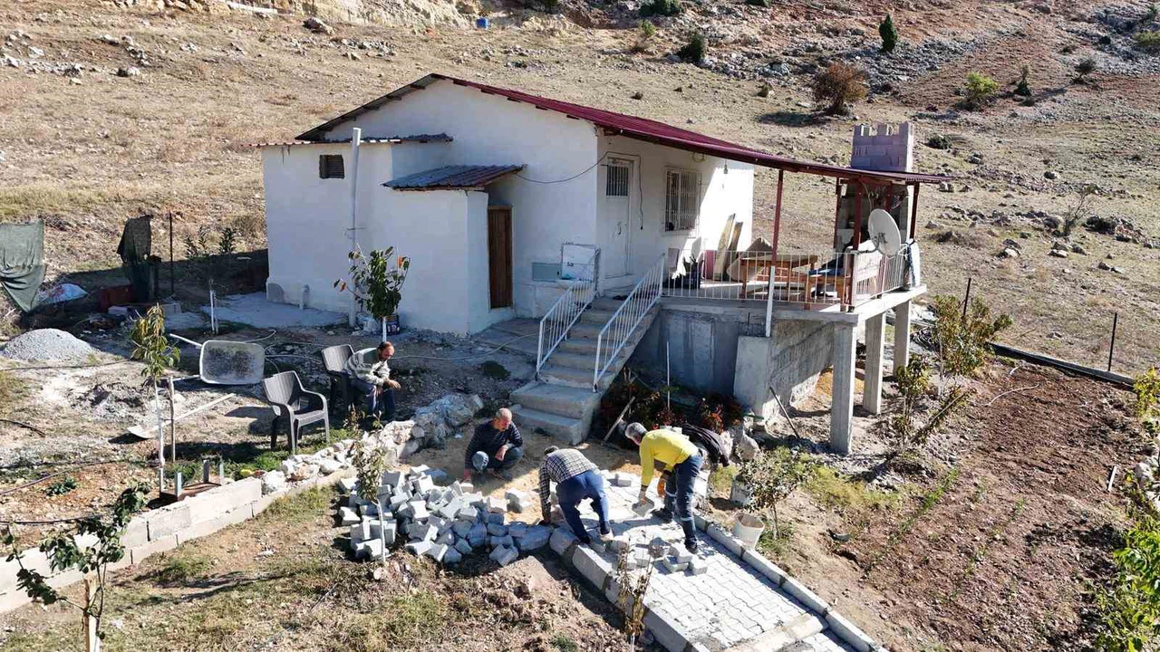 Tarsus’ta örnek hizmet: Engelli bireyin talebi mahalleye güvenli yol getirdi