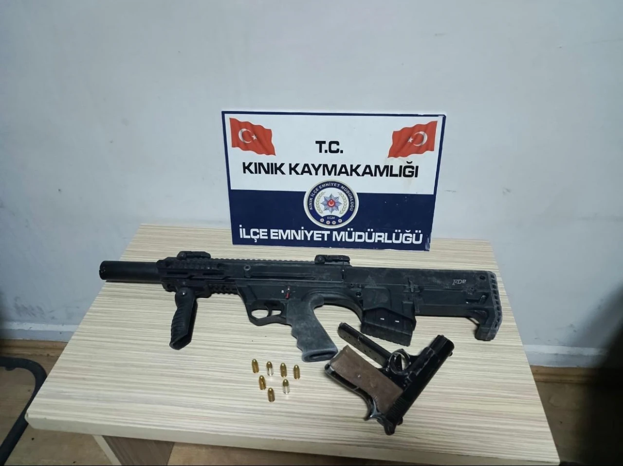 6 mermiyle yakalandı, evinden otomatik tüfek çıktı!