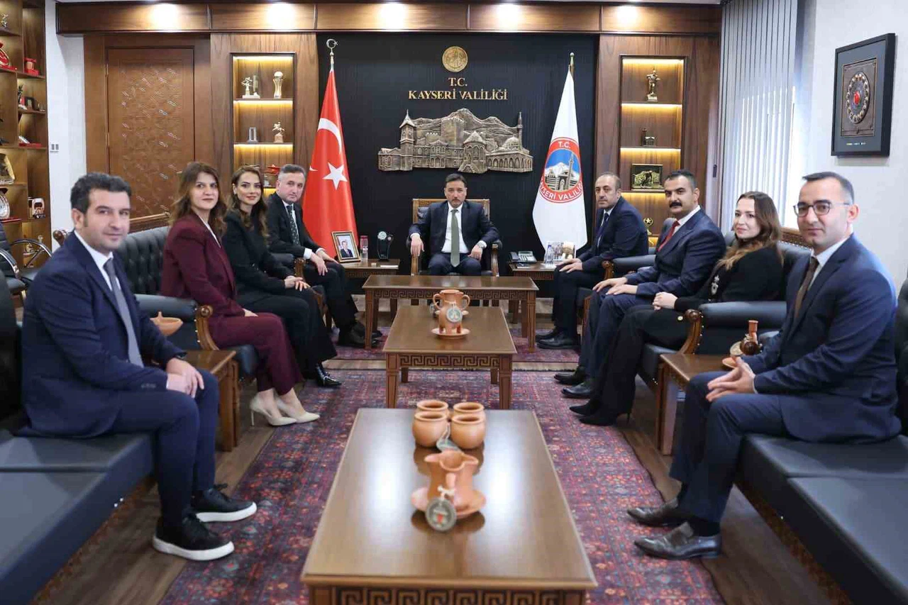 Kayseri’de 24 Kasım buluşması: Vali Çiçek öğretmenleri makamında ağırladı