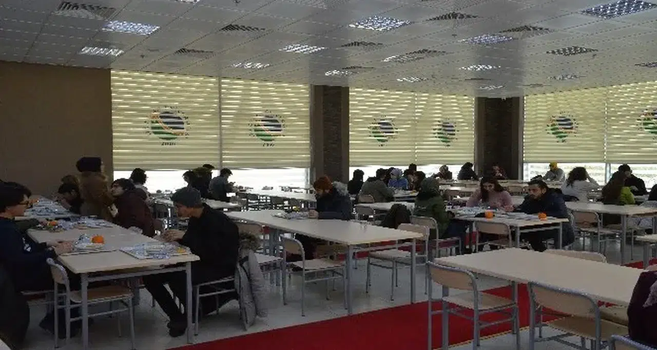 Öğrenciler bir anda fenalaştı: Ortaokul yemekhanesi mercek altında!