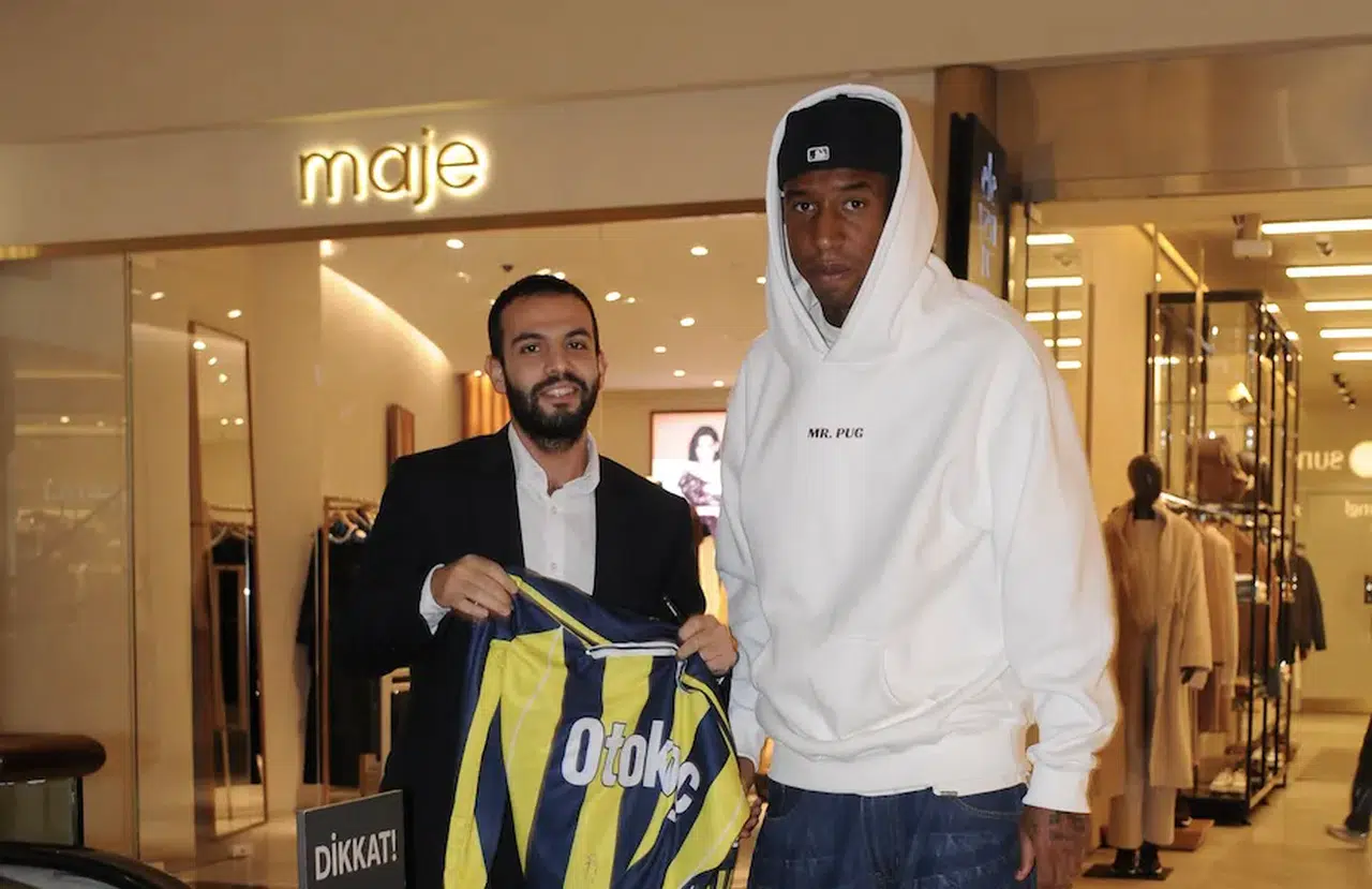 Talisca’ya AVM’de taraftar çıkarması! Fotoğraf kuyruğu olay oldu