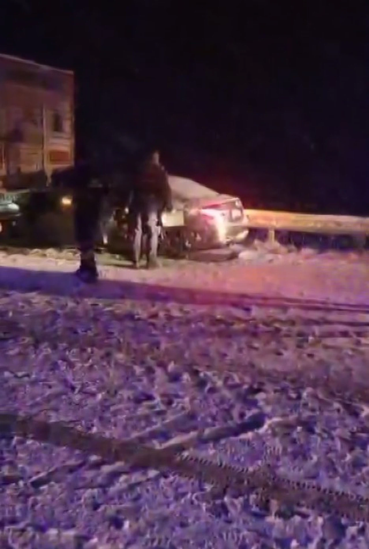 Sivas’ta kar kabusa döndü: Yol bir anda can pazarına sahne oldu