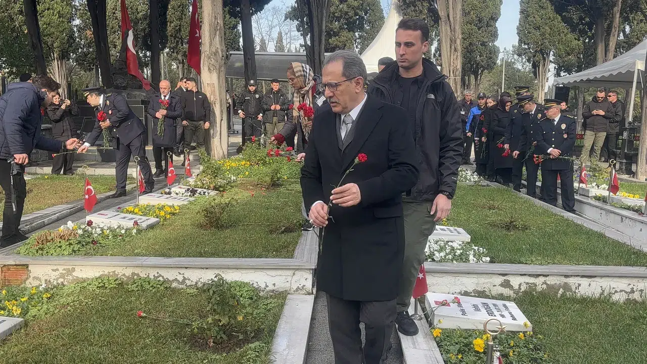 Beşiktaş’taki terör saldırısında şehit düşen emniyet mensupları Edirnekapı’da anıldı