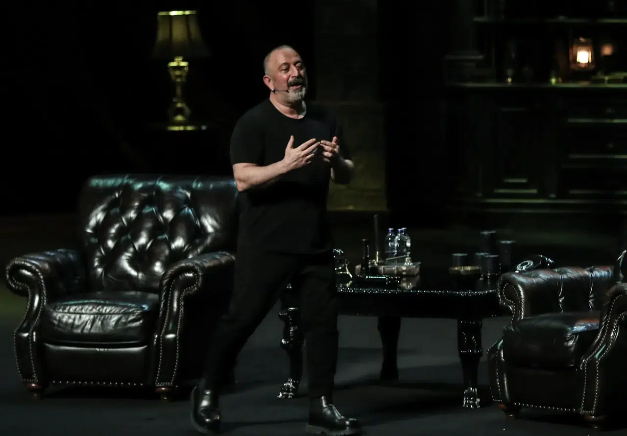 Sahnelere veda ediyor: Cem Yılmaz’dan final şovu