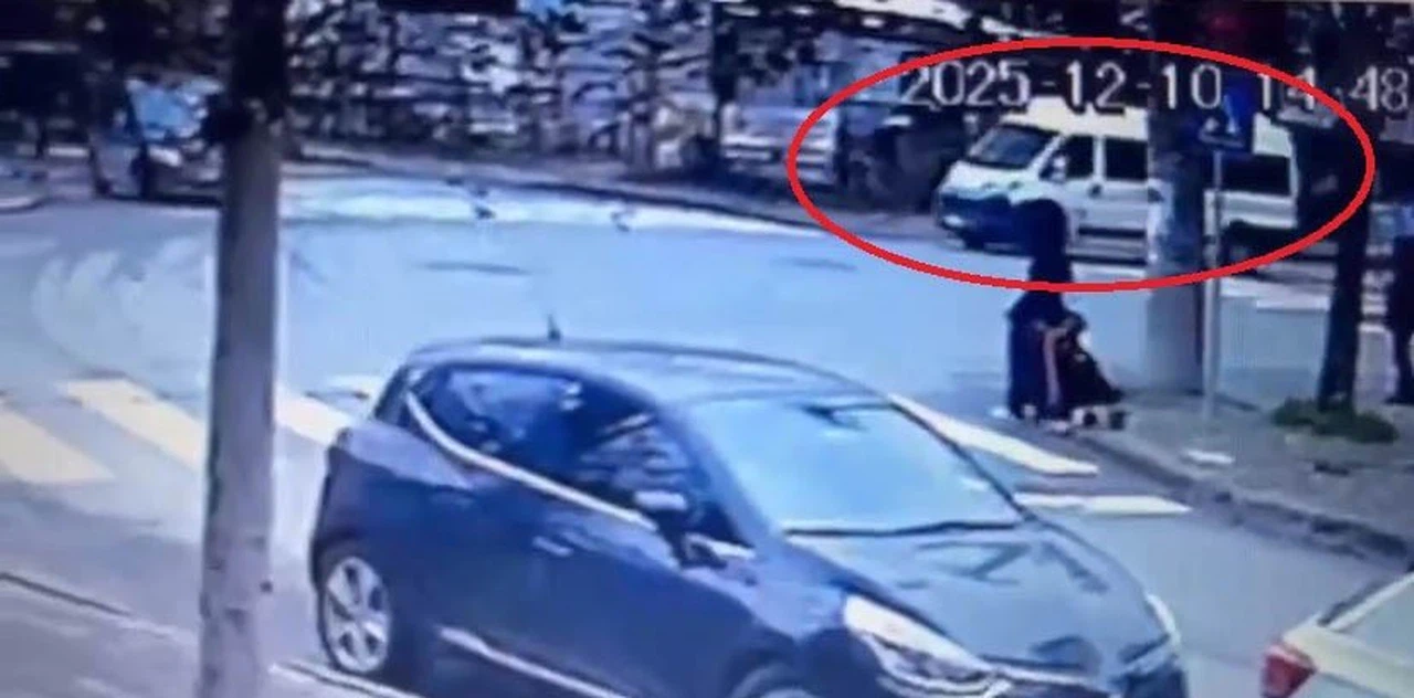 Çantası sırtında, hayatı yolda kaldı... Küçük çocuğun yürek dağlayan son anları kamerada!