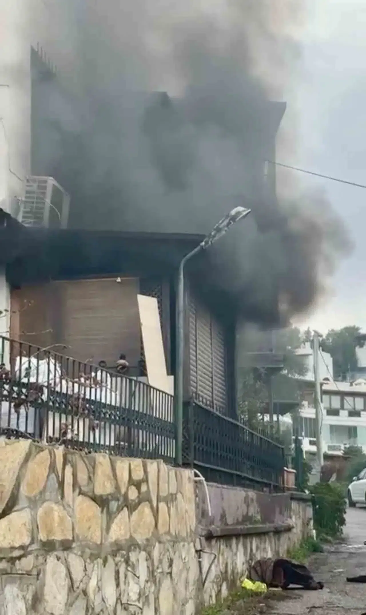 Bodrum’da tartışma alev aldı! Evi yaktı, babasını bayılttı...