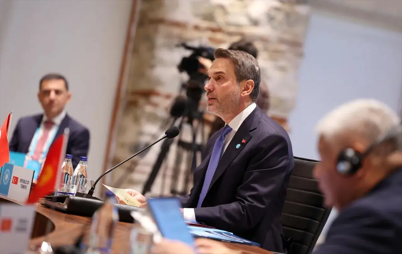 Bayraktar’dan Türk dünyasına enerji mesajı: 'Cesur, kararlı, hızlı ve en önemlisi birlikte adımlar atmamız lazım'