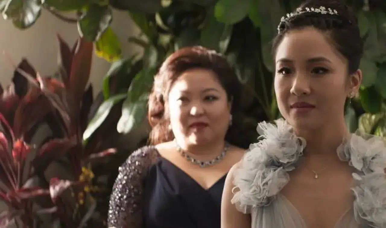 Çılgın Zengin Asyalılar film konusu: Modern romantik komedinin ışıltılı yolculuğu