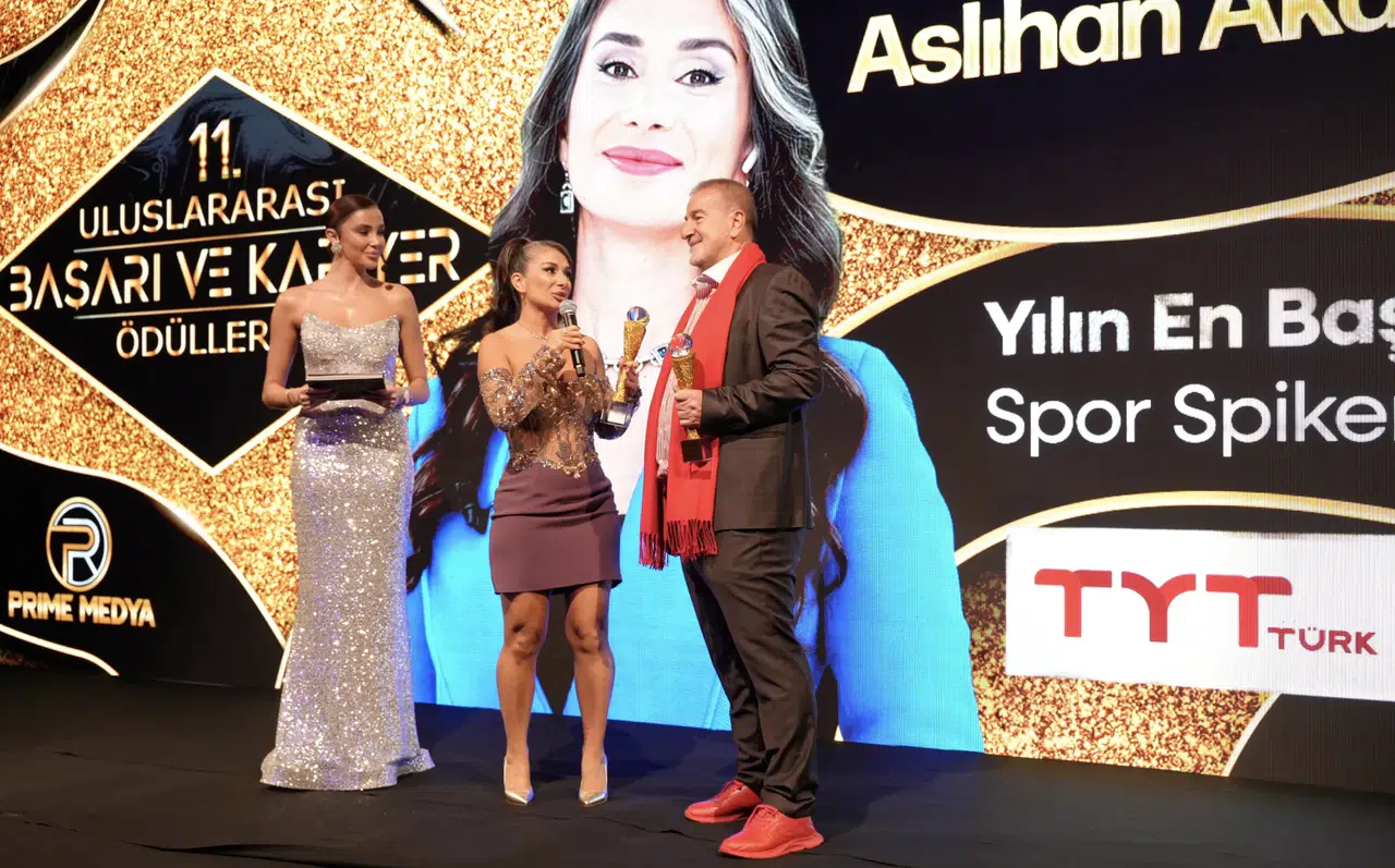 Burhan Akdağ ve kızı Aslıhan Akdağ Türker aynı gecede ödül aldı