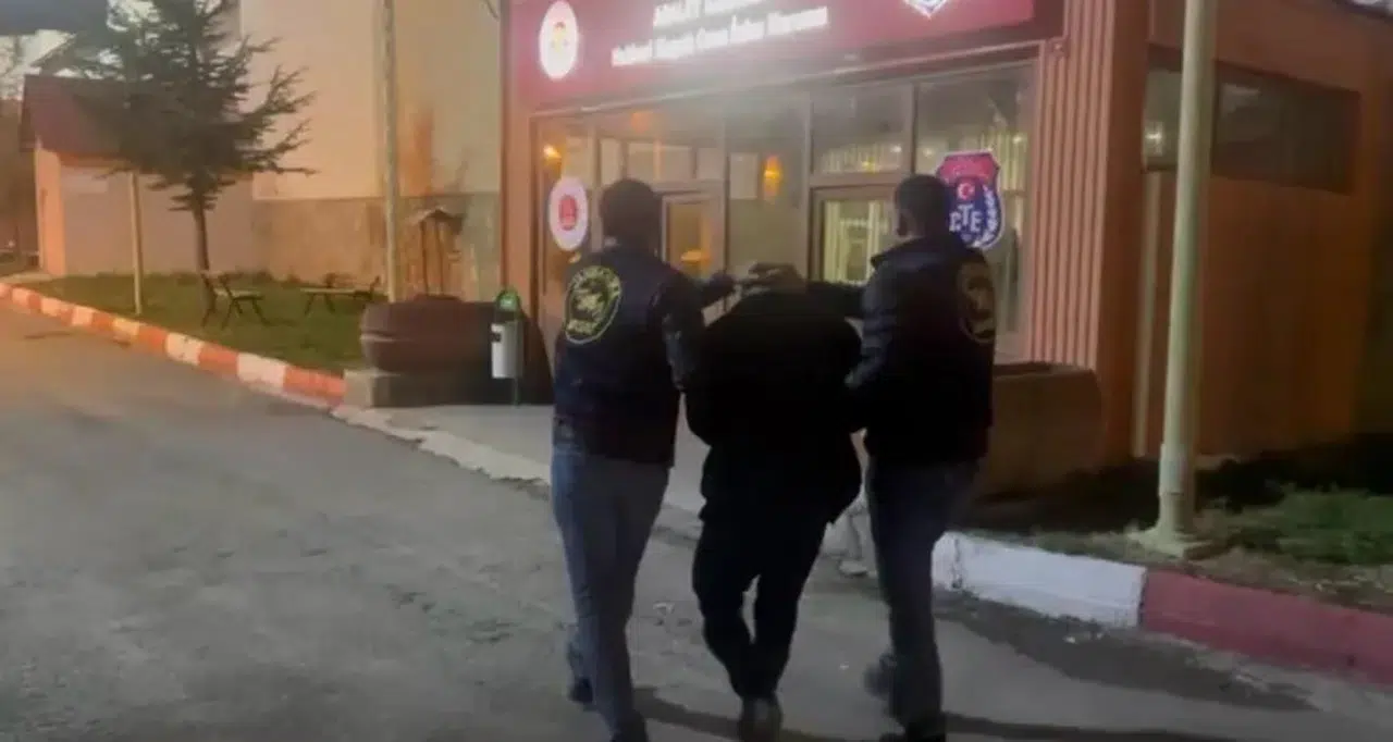 Derecik’te çok sayıda suçtan aranan firari, sınır kapısında yakalandı!
