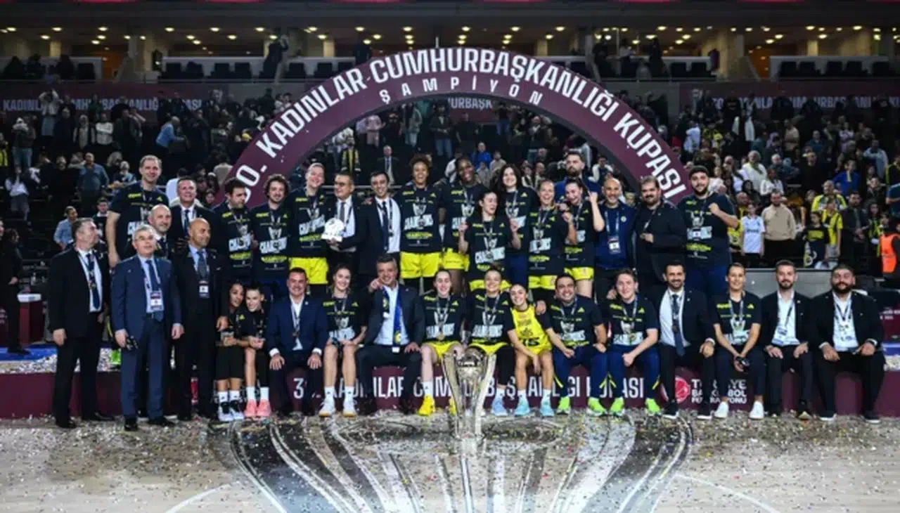 Kadın basketbolunda zirvenin adı belli oldu: Fenerbahçe Opet şampiyon!