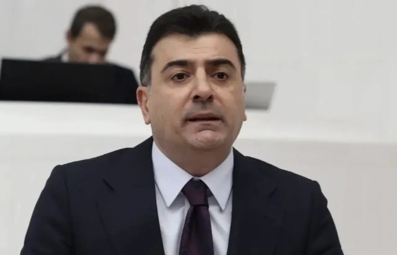 Zeynel Emre kimdir, aslen nereli, alevi mi, kaç yaşında? Siyasi kariyeri ve hayatı