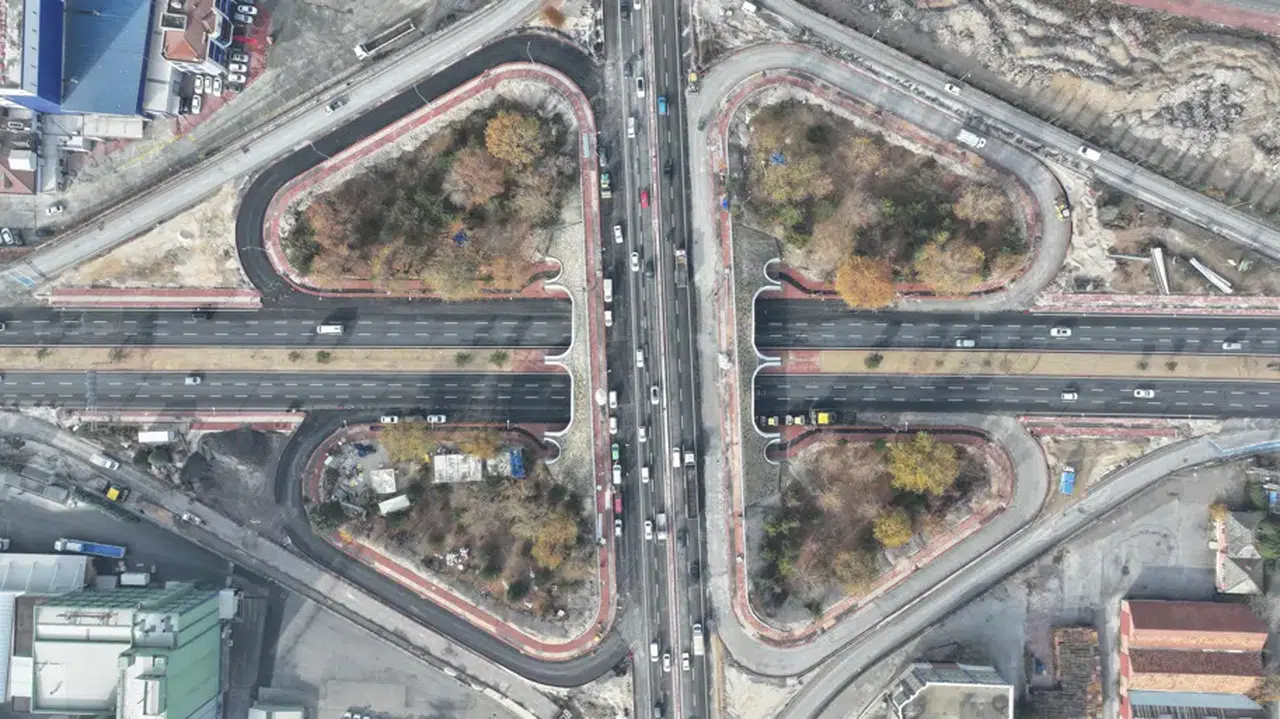 Marangozlar Köprüsü’nde yeni aşama: Üst kısımdaki iki şerit trafiğe açıldı