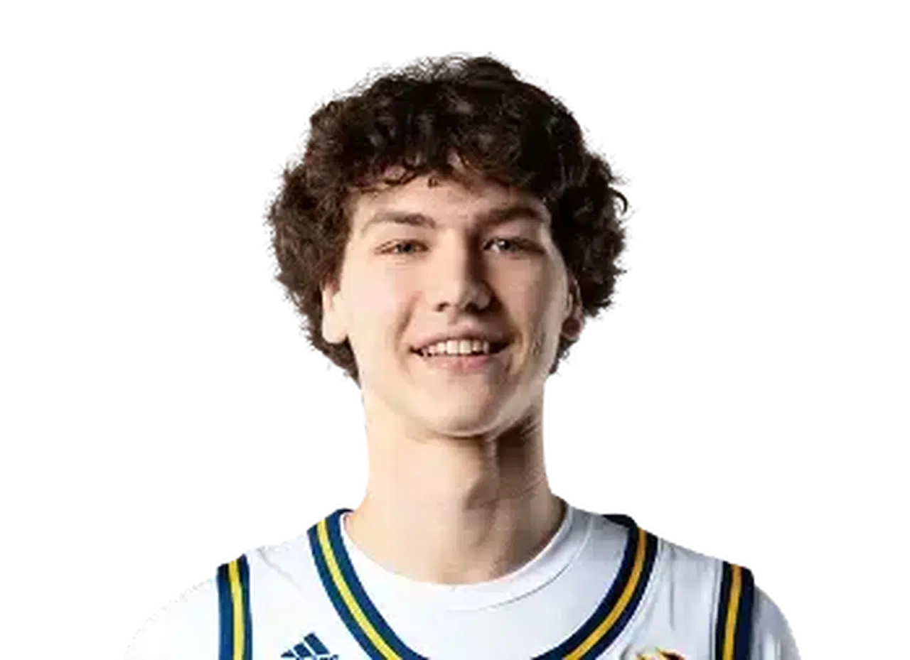 Derin Saran'ın kim ve kaç yaşında olduğu aranıyor: UC Irvine’ın genç yıldızı dikkat çekiyor