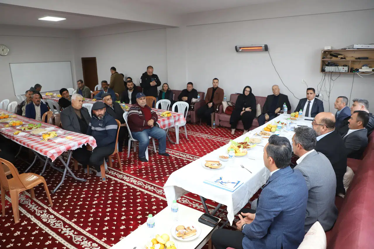 Başkan Akpınar mahalleliyi dinledi, talimatı verdi: Her soruna yerinde çözüm