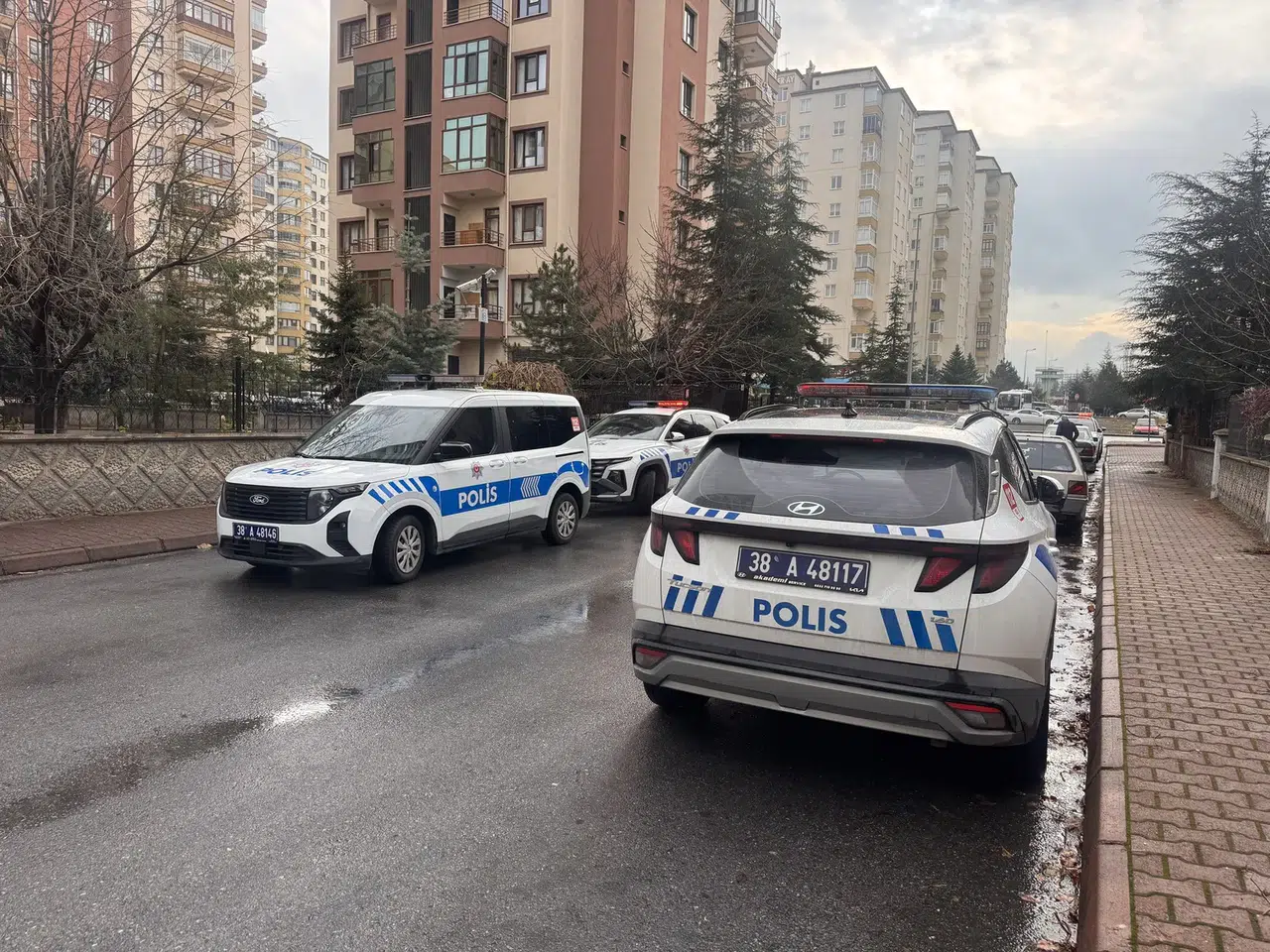 Boşanma görüşmesi kanlı bitti...Apartman görevlisinin eşi hayatını kaybetti!