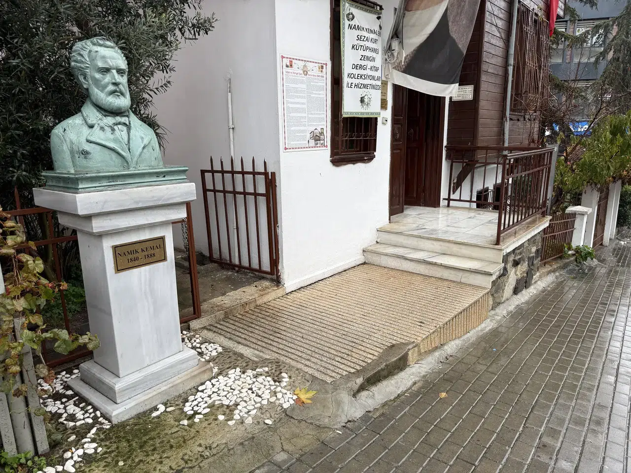 Namık Kemal, Vatan ve Hürriyet ateşini yaşatan eserleriyle anılıyor!