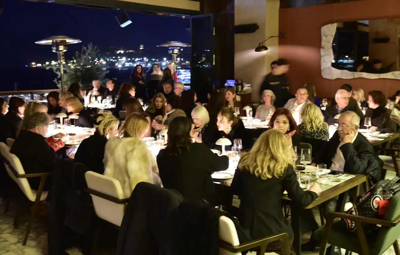 Cemiyet hayatının tanınmış isimleri yeni yıl davetinde bir arada