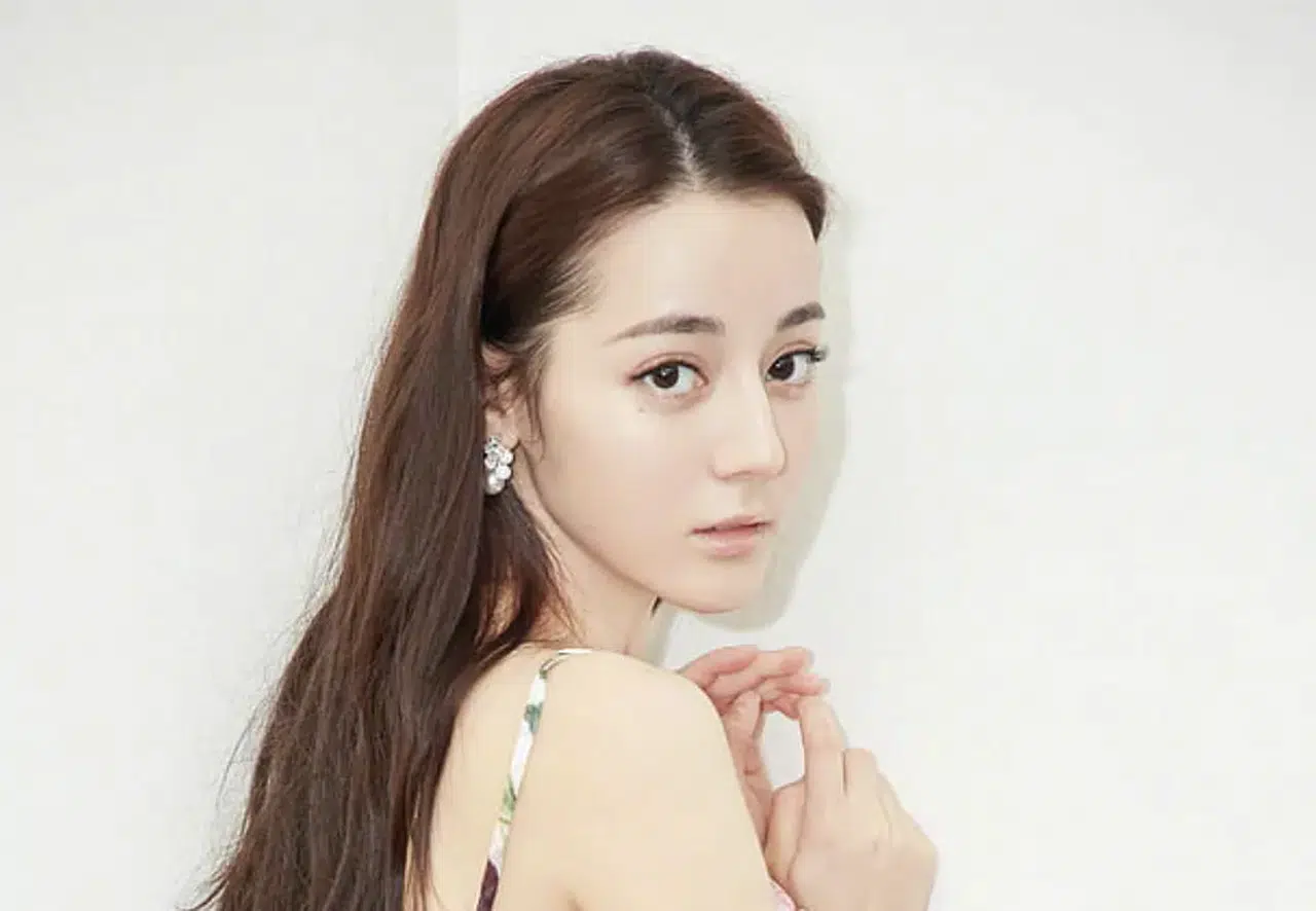 Dilraba Dilmurat kimdir, dini, aslen nereli, evli mi, eşi kim? Dünya gündemine konu olan güzellik