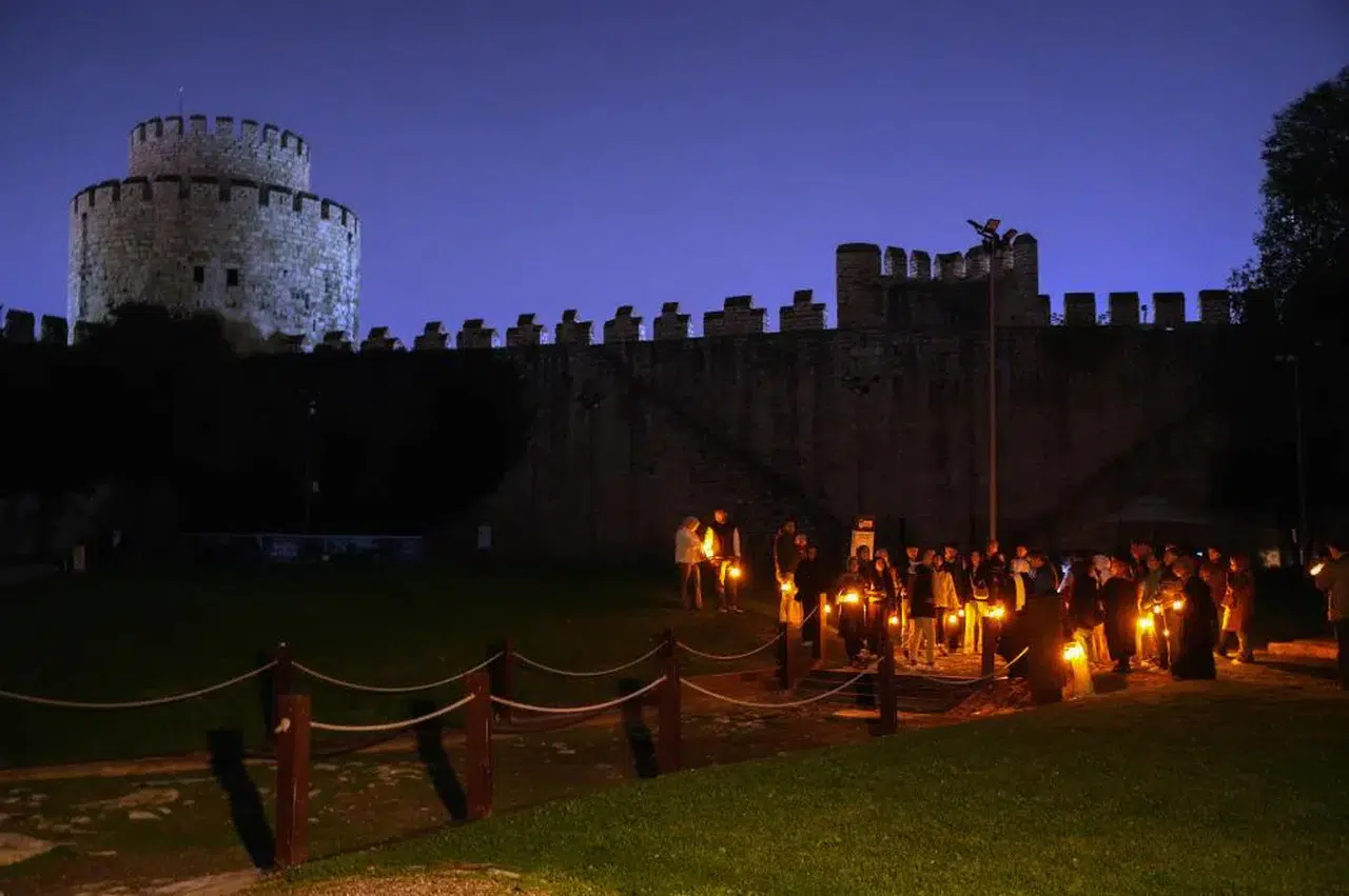 Yedikule Hisarı’nda Fenerli Gece Turu: Zindanlarda tarihi yolculuk