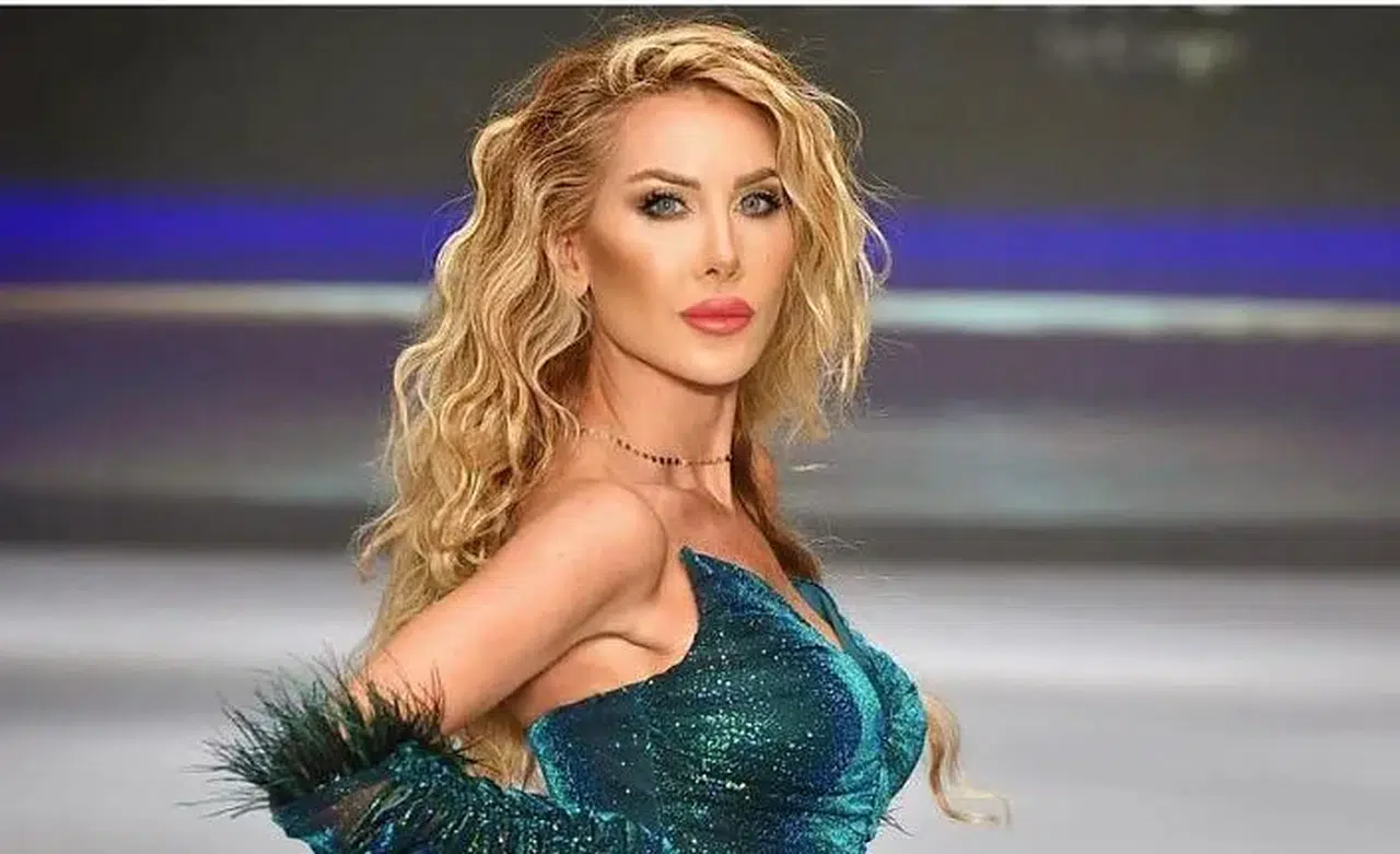 Kırmızı elbiseli Gizem Özdilli'nin 2026 dileği olay Oldu: 'Allah akıl versin!'