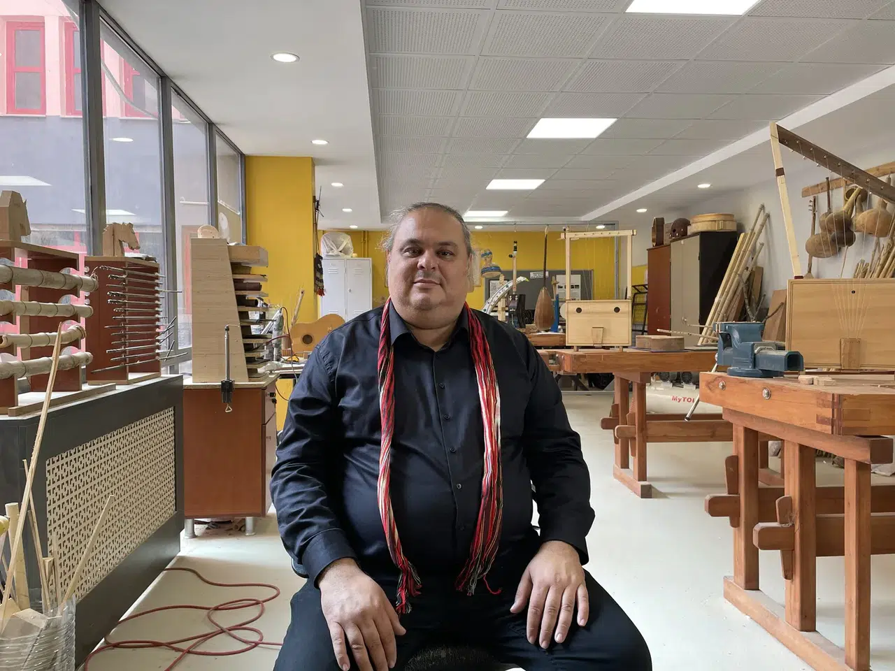 Atık malzemeler hayat buluyor: Emrah Öğretmen müziğe dokunuyor