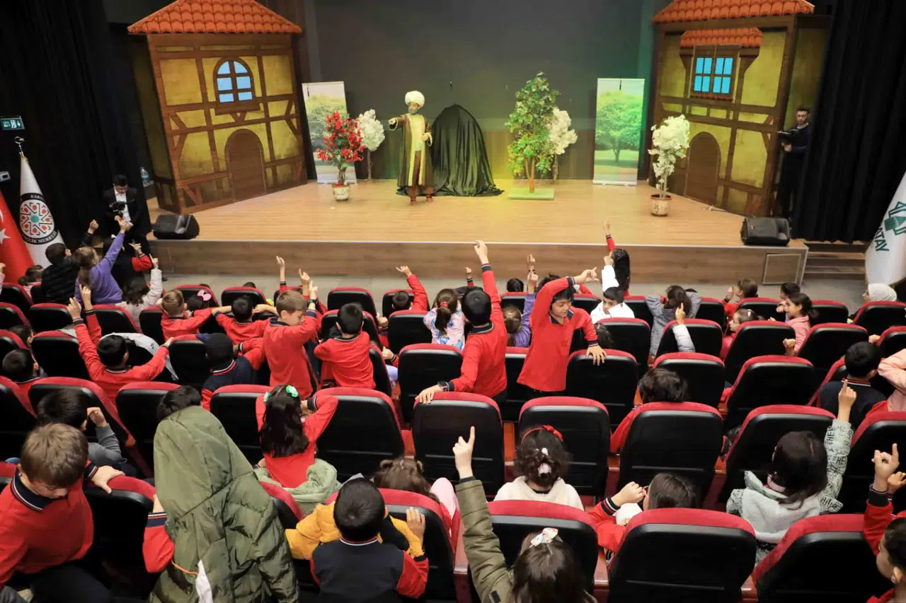 Karatay Belediyesi’nden öğrencilere tiyatroyla eğitim desteği