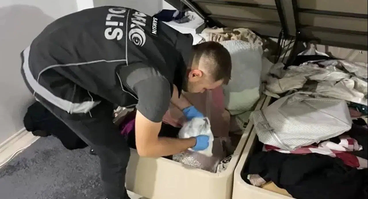 Samsun’da uyuşturucu tacirlerine darbe...Baza altı her şeyi ele verdi!