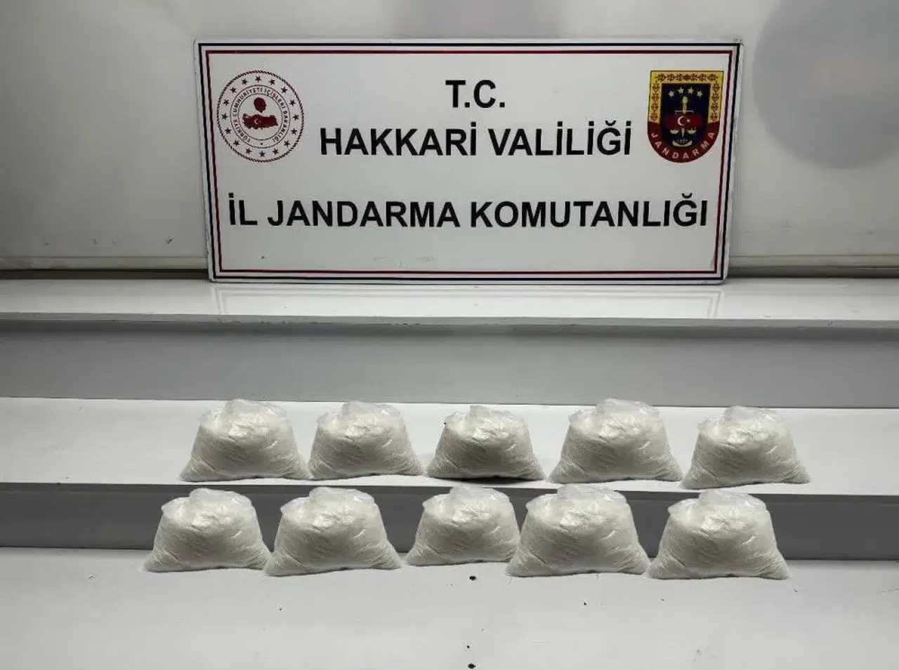 Hakkari’de uyuşturucu satıcıları kıskıvrak yakalandı!