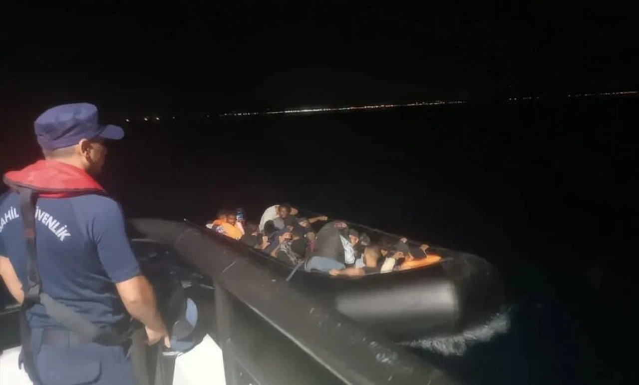 Ayvalık’ta göçmen operasyonu: Lastik bot engellendi!