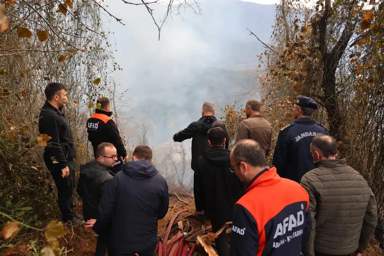 Hopa’daki yangında kritik mücadele: Ekipler alevleri böyle durdurdu!