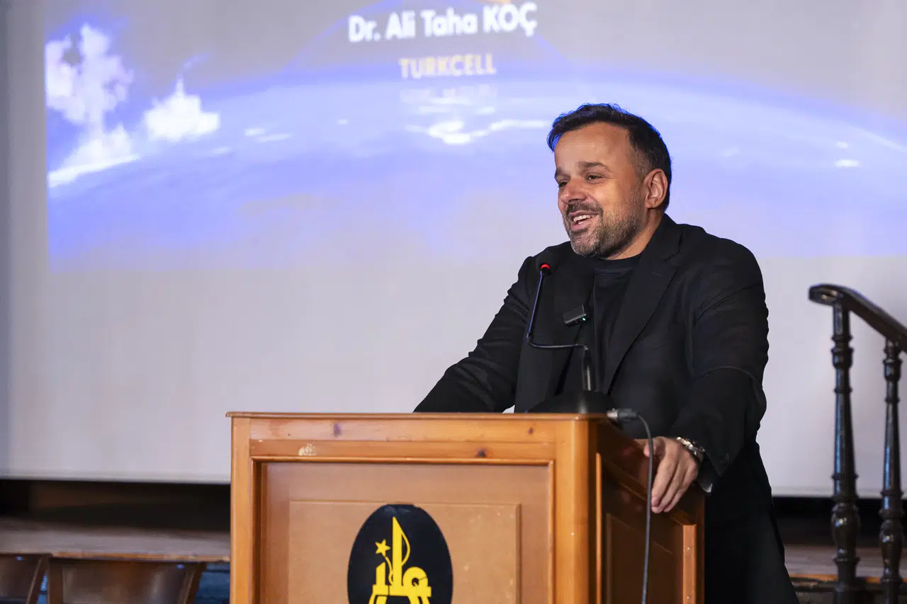 Ali Taha Koç gençlerle buluştu: 'Fikriniz tutmuyorsa, bir daha deneyin'