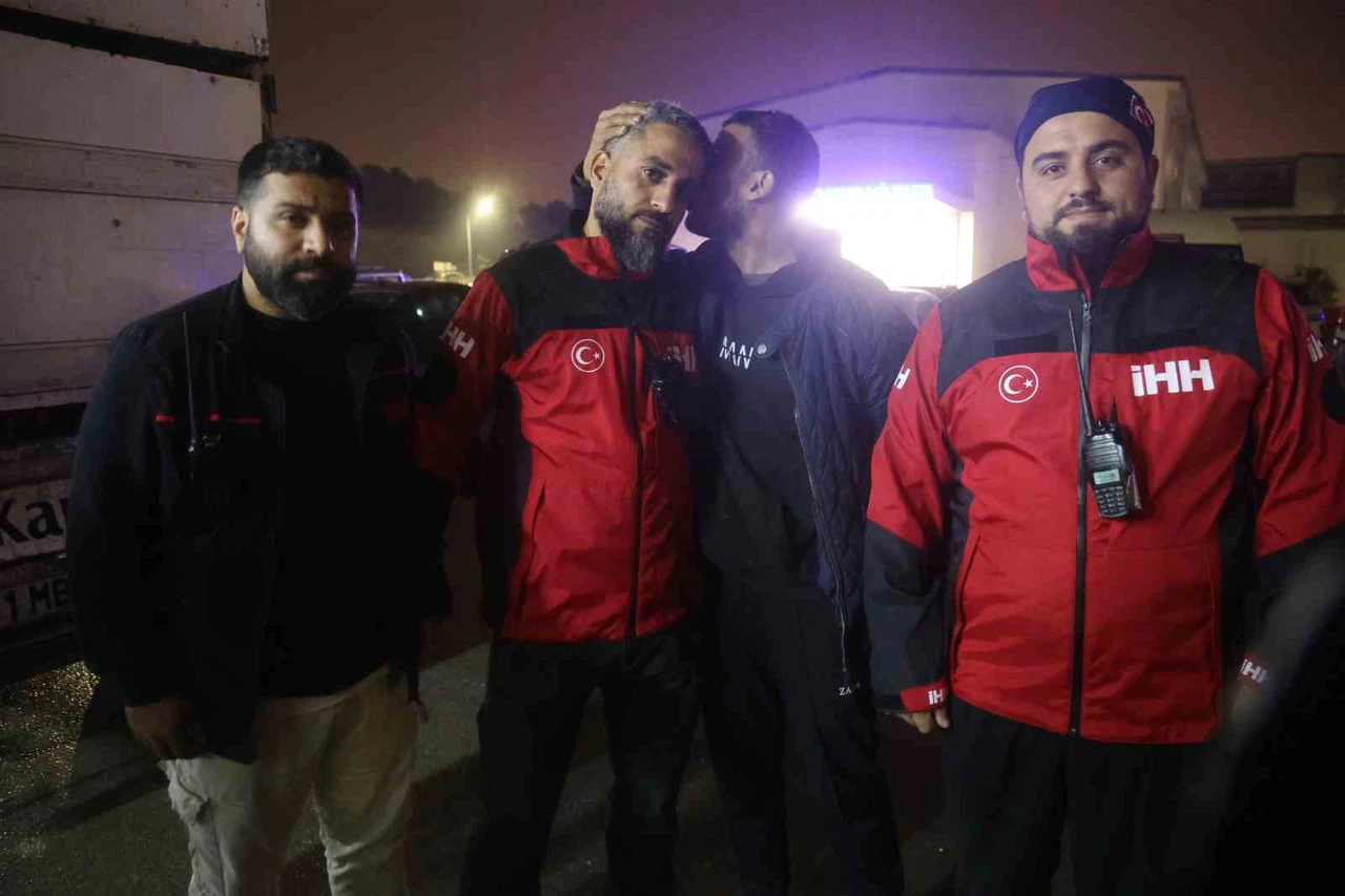 Sessiz çığlık taşların altından yükseldi... Ölümün kıyısından döndü!