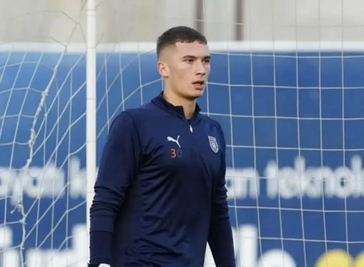 Ege Öztürk kaç yaşında, kimdir, sevgilisi? Başakşehir'in genç file bekçisi hayata hızlı başladı