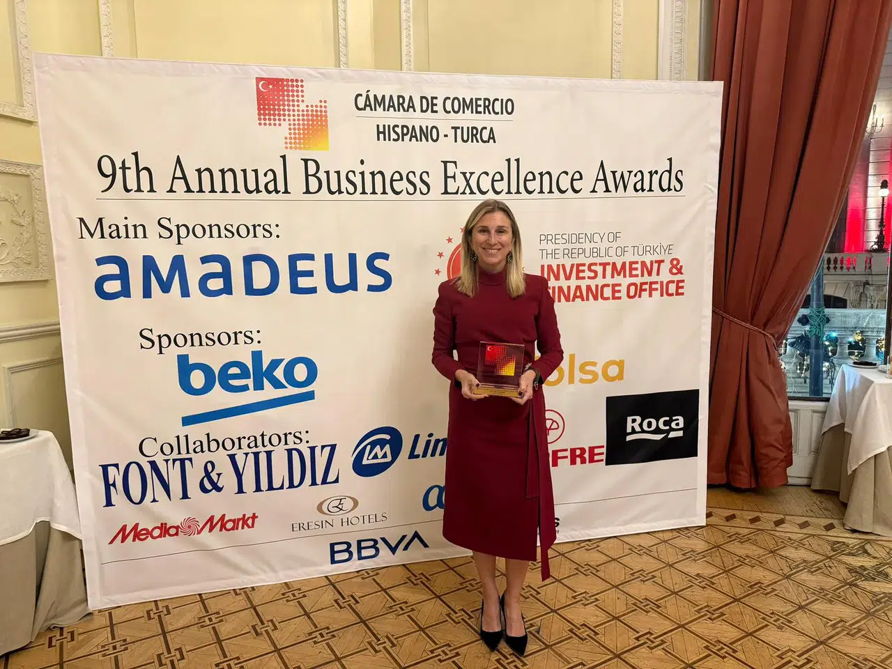 Ebru Özdemir’e İspanya’dan ‘Mesleki Liyakat Ödülü’