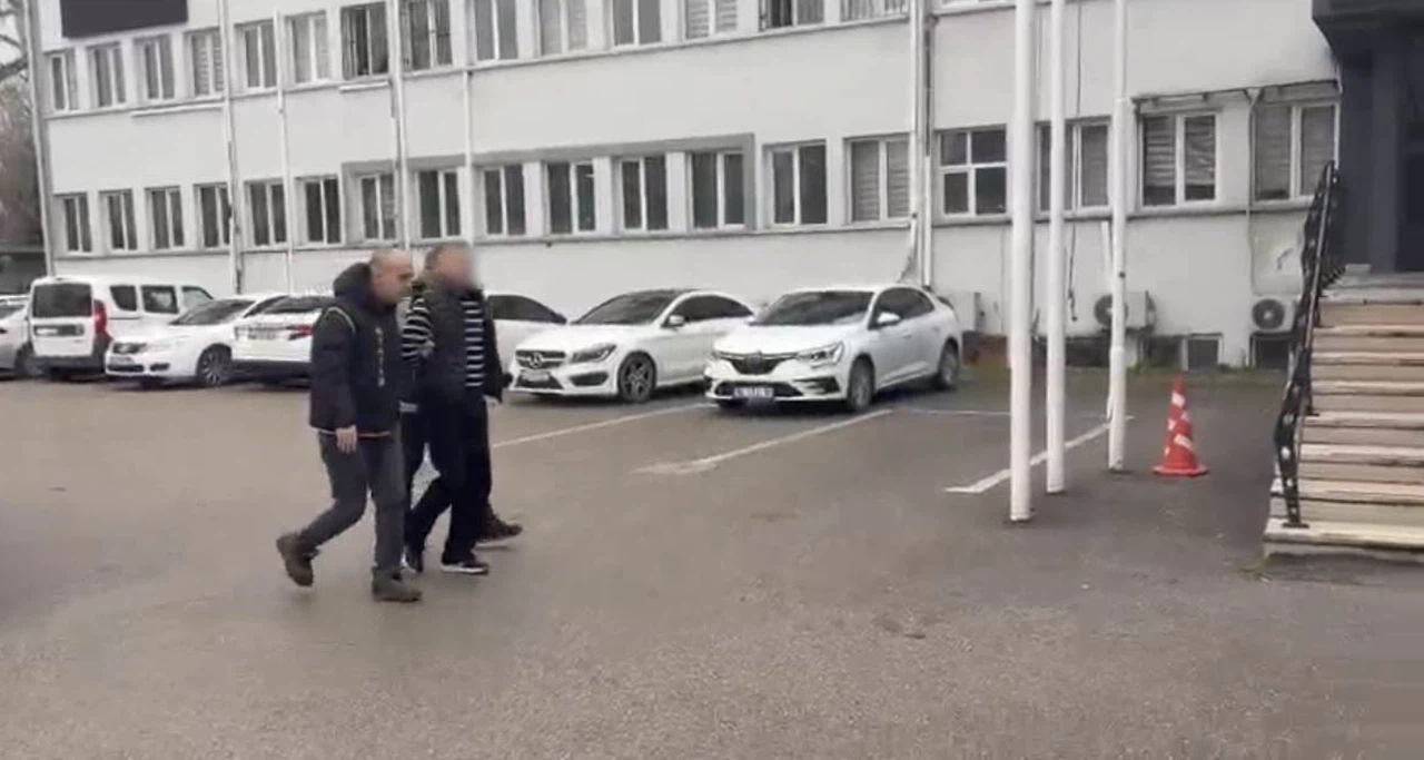 Husumetlisini cadde boyunca kovaladı, ateş açtı: Kameralardan yakayı ele verdi!