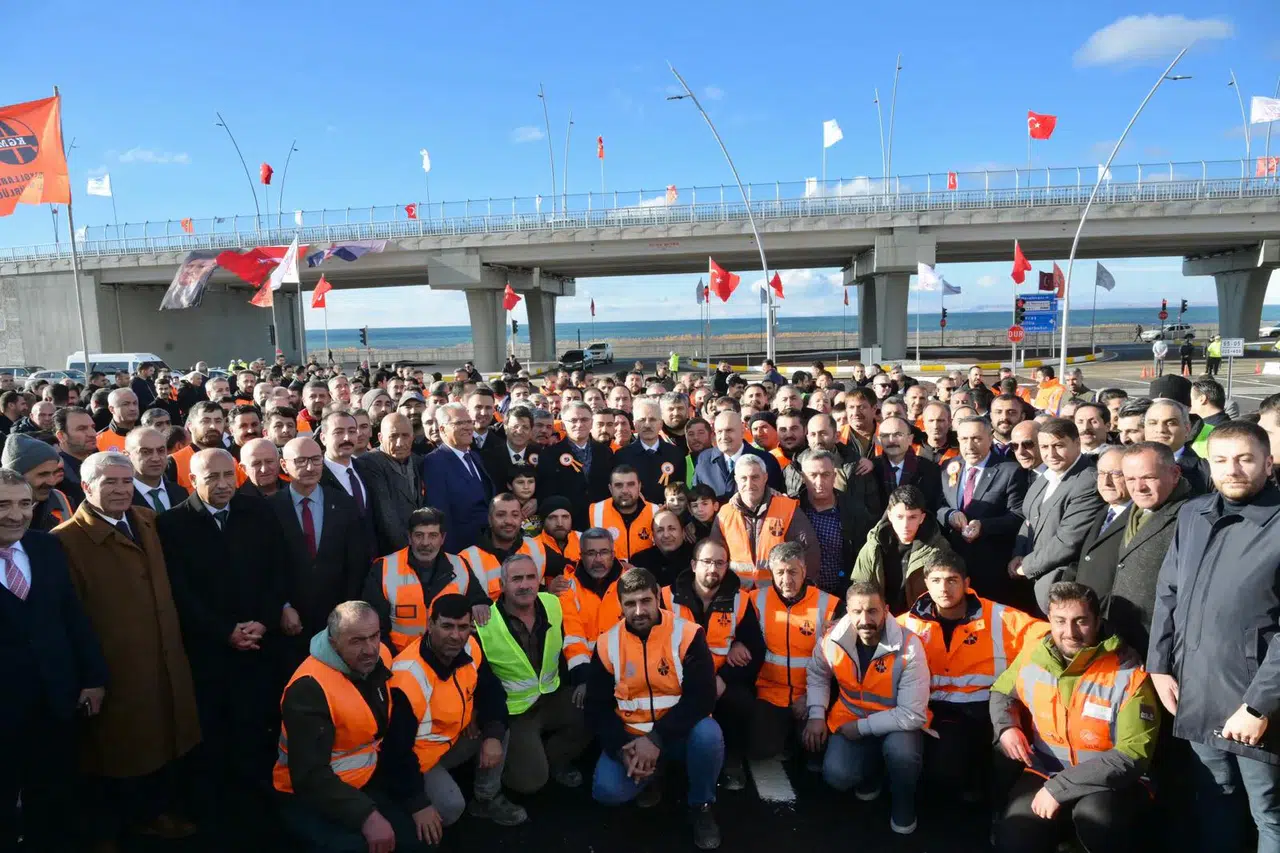 Van Çevre Yolu’nda 28 kilometrelik bölüm trafiğe açıldı: Sınır kapılarına kesintisiz ulaşım sağlandı