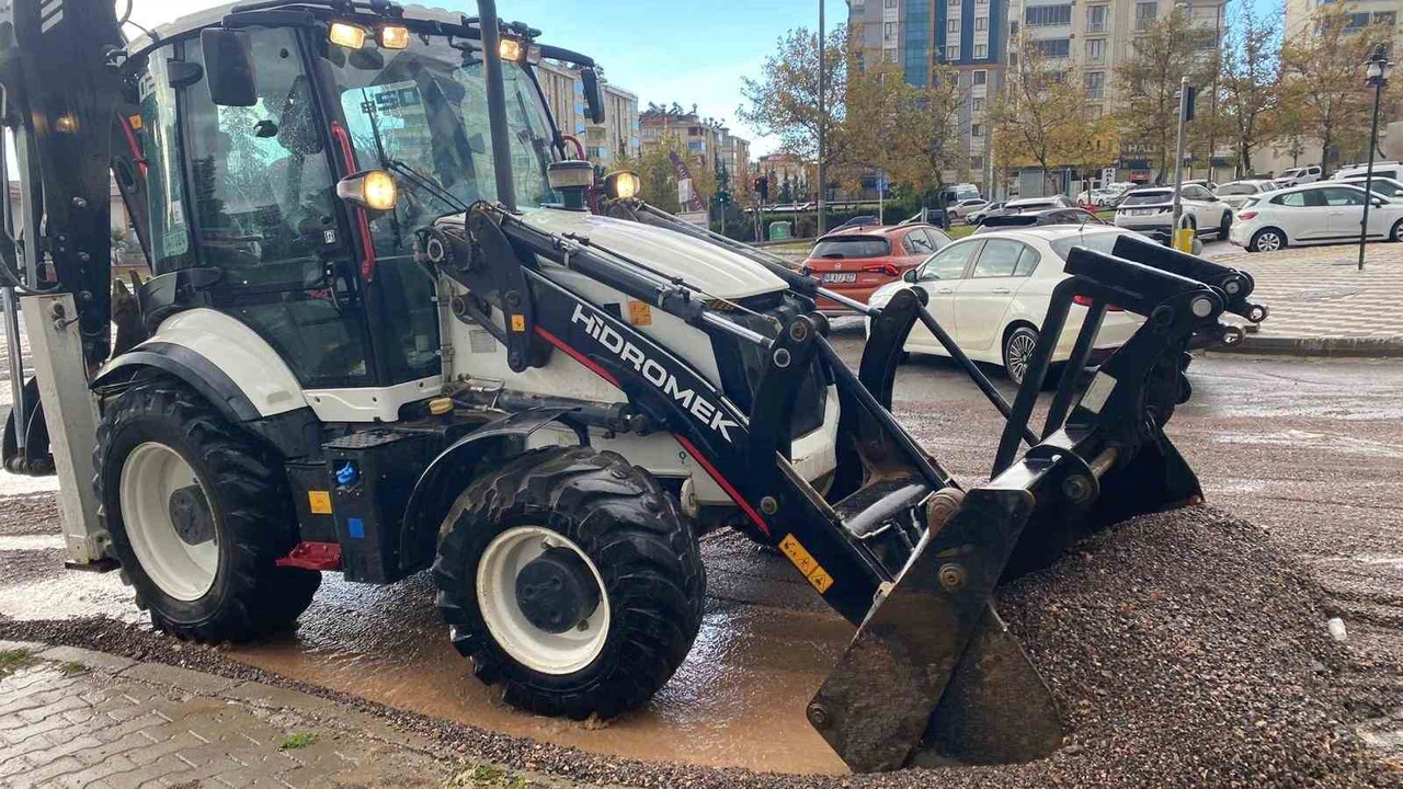 Şehir merkezinde sağanak alarmı: Ana bulvarlarda yoğun temizlik çalışması!