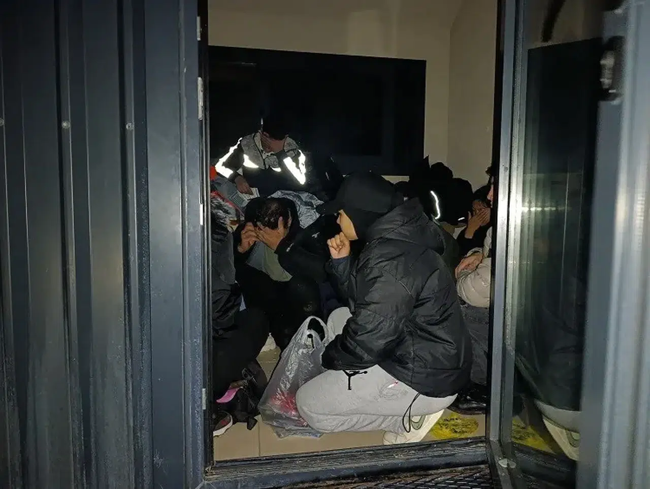 Ayvacık’ta kaçak geçiş girişimi engellendi! Göçmenler yakalandı